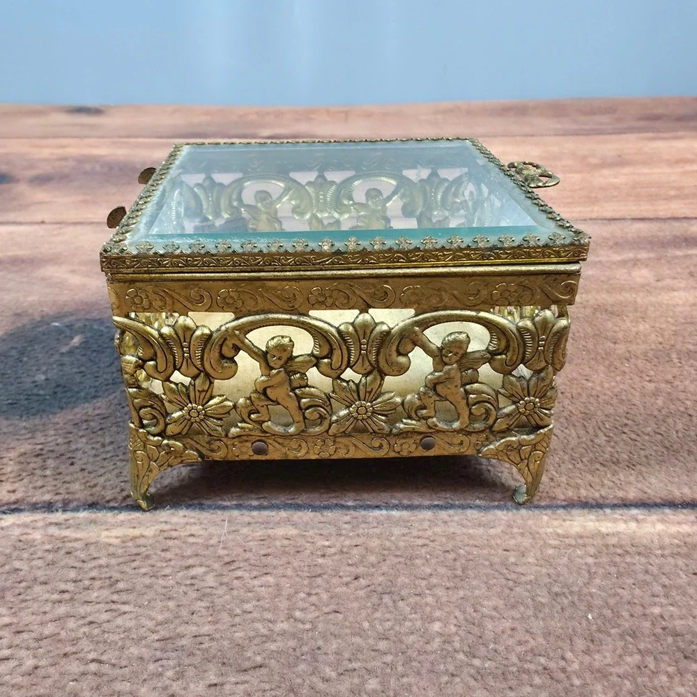 Vintage Jewelry Box Womens OS Gold Good Cherub Filigree Beveled Glass Casket